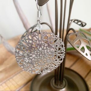 𝅺LACE Filigree Pierced Earrings Silvertone